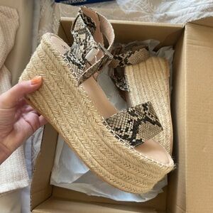 Chic Snakeskin Wedge Sandals